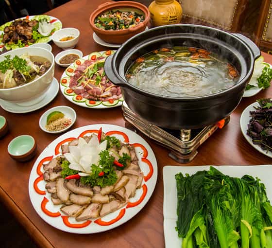 nha hang la co ba vi ha noi