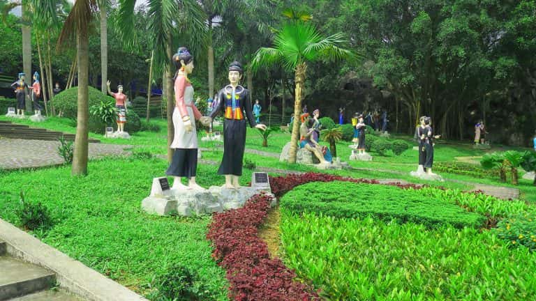 quan the 54 dan toc anh em khu du lich ao vua ba vi