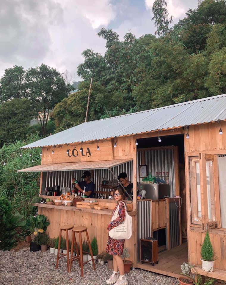 tiem cafe co la tam dao