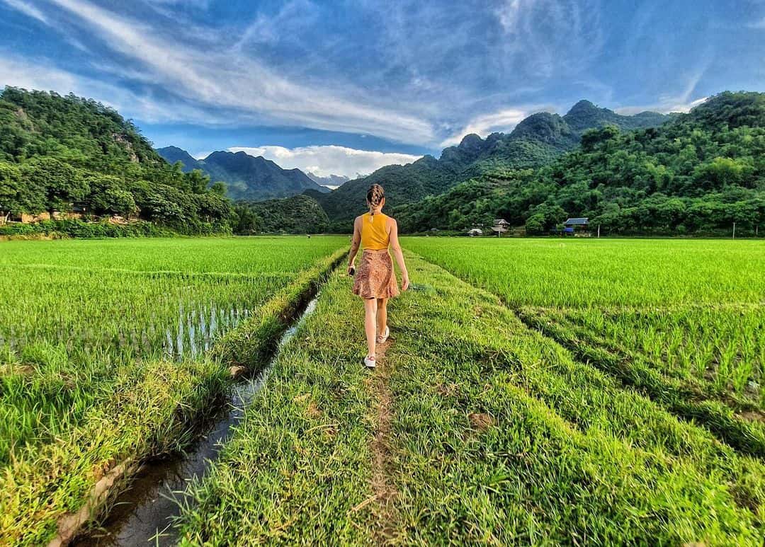 Bản Pom Coọng – Bình dị nơi thảo nguyên xanh 