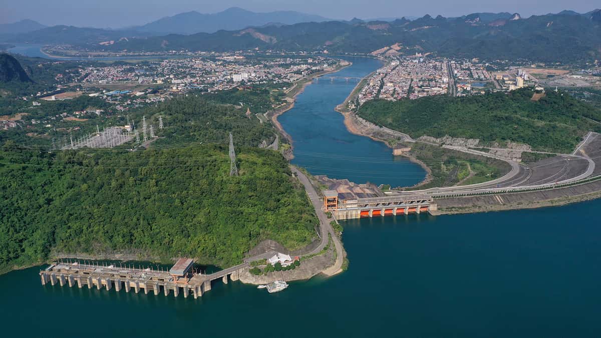 Hồ thuỷ điện Hoà Bình - công trình thủy điện quy mô lớn nhất Đông Nam Á