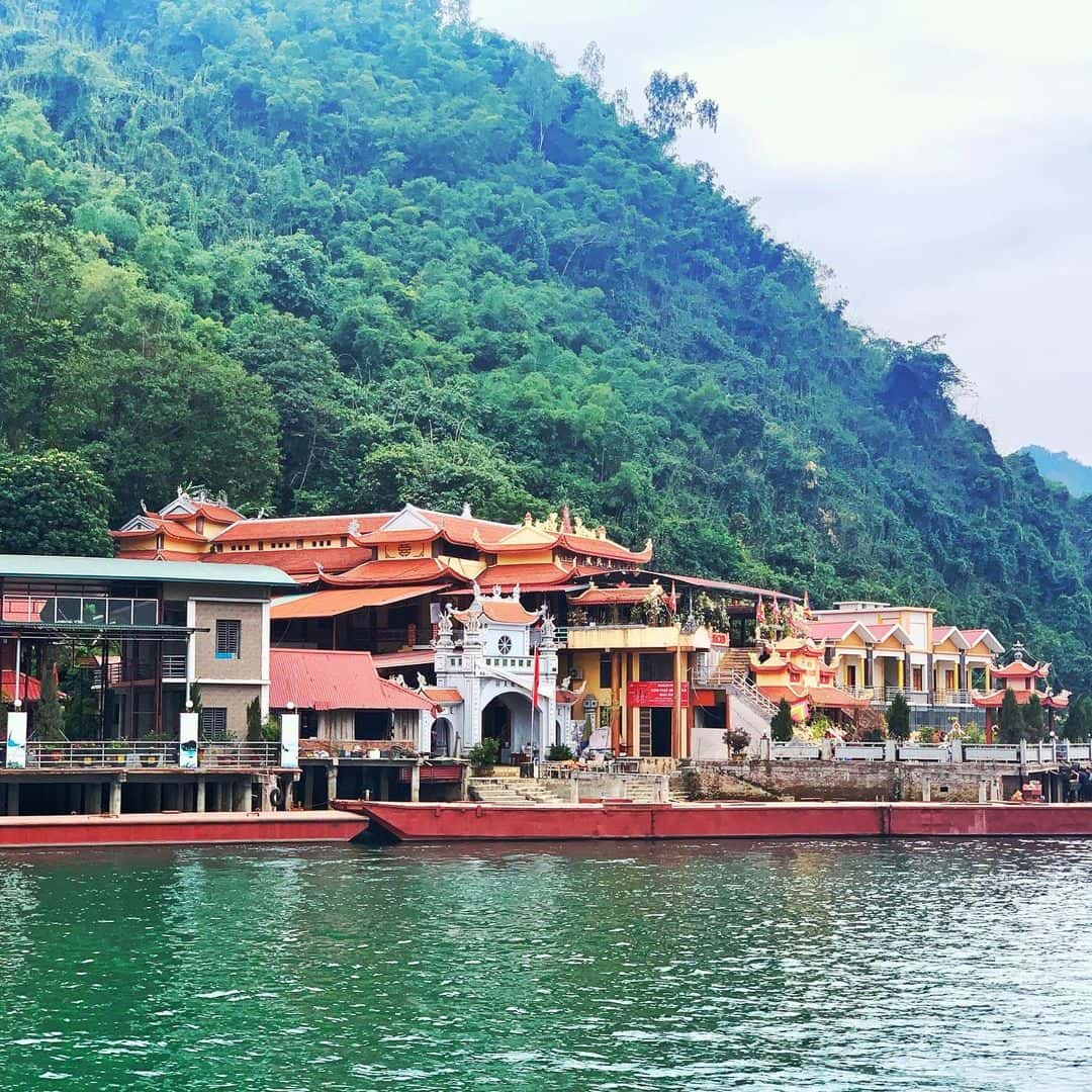 Đền Bà Chúa Thác Bờ: Đền thờ thiêng liêng ngự trị trên sông Đà thơ mộng