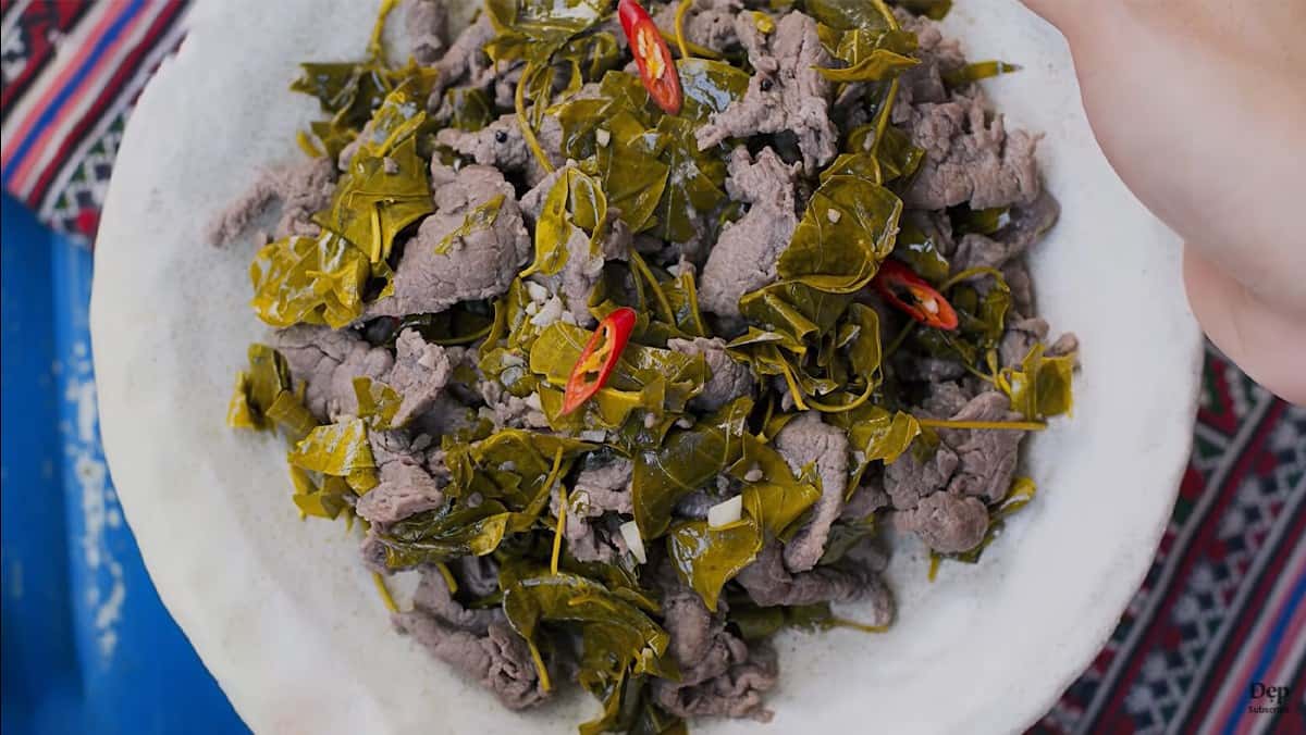 thit trau nau la nom dac san hoa binh