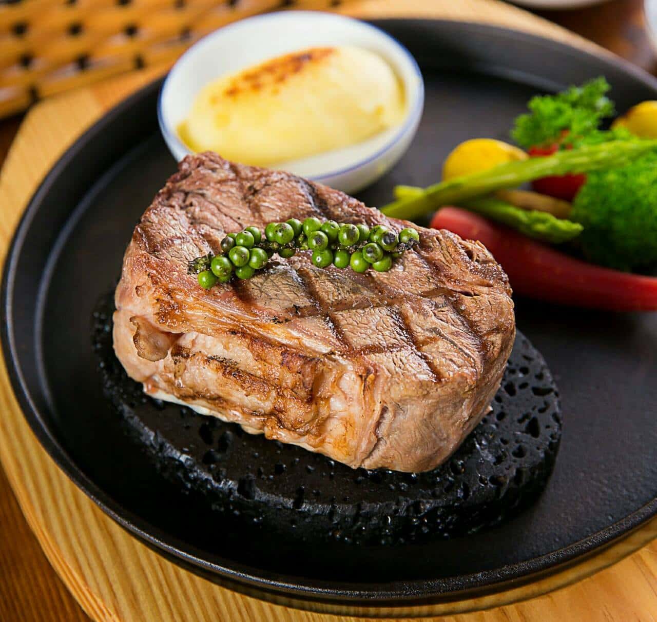 Review top 9 nhà hàng Bít Tết ngon nức tiếng quận Cầu Giấy