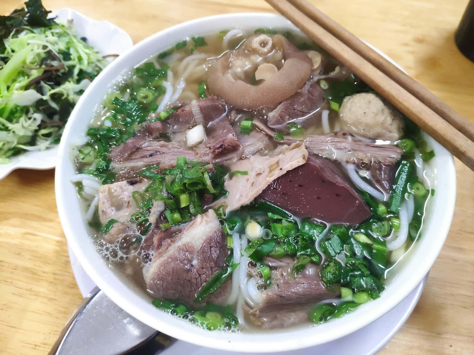 Top 10 quán bún bò Huế nổi tiếng nhất quận Cầu Giấy