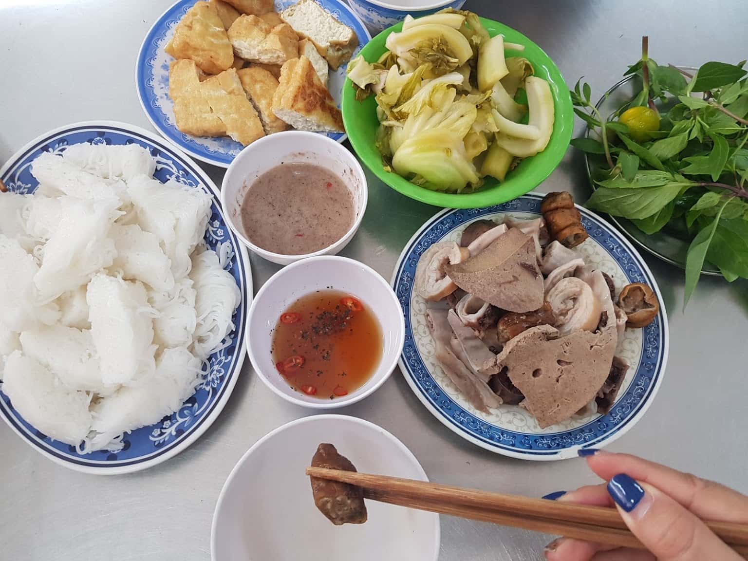 Top 7 quán lòng ngon nức tiếng quận Hai Bà Trưng