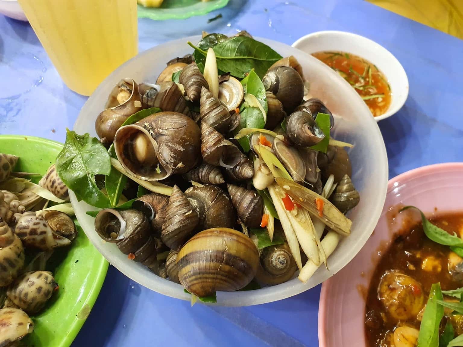 Top 5 quán ốc ngon bao người mê mẩn tại quận Tây Hồ