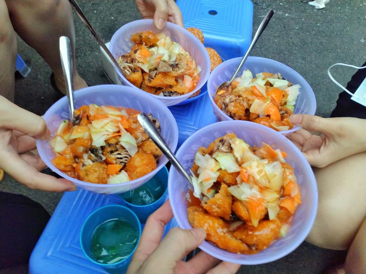 Top 17 quán đồ ăn vặt “ngon - bổ - rẻ” quanh Hà Nội 