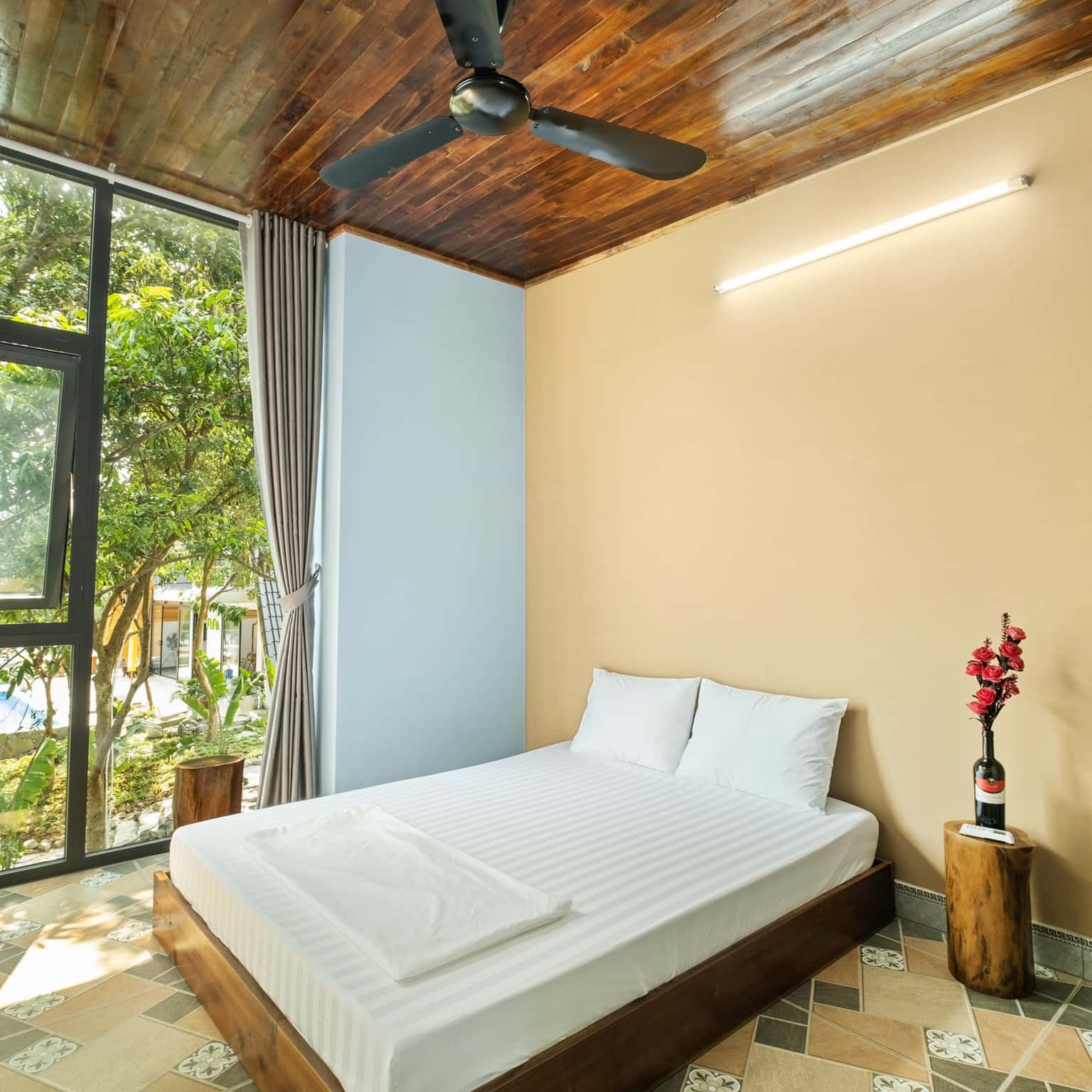 phong ngu ho tren nui gieng homestay hoa binh 