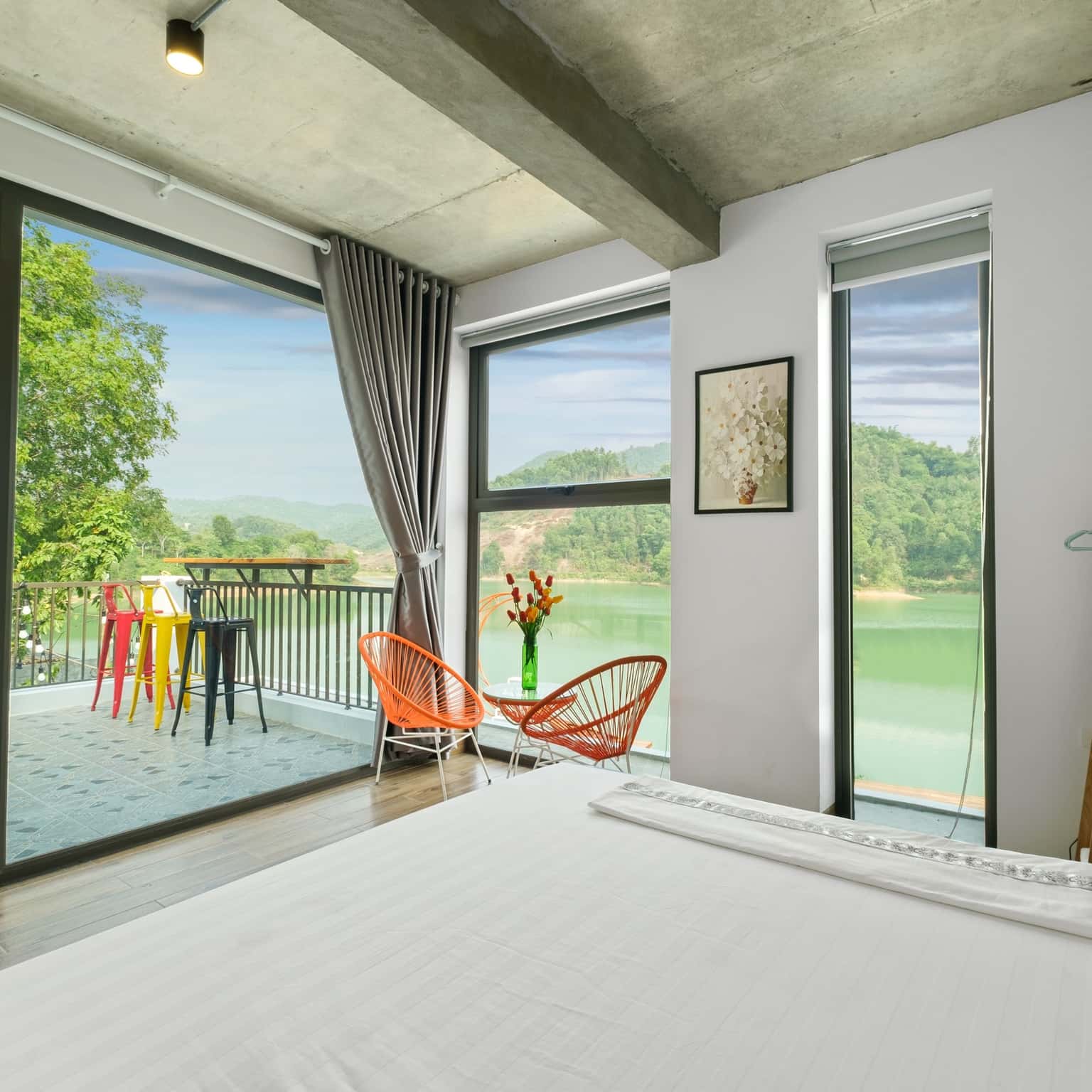 phong ngu lakeside lala villas homestay hoa binh 