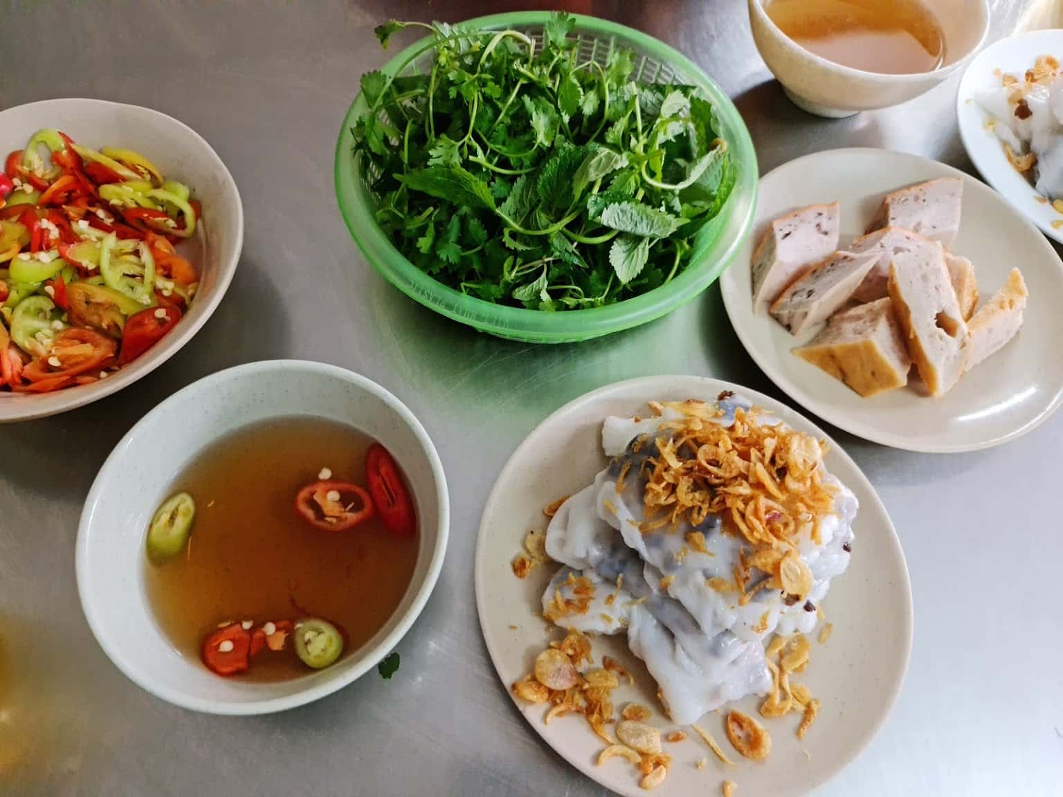Top 9 quán bánh cuốn Hà Nội nổi tiếng và “bánh cuốn” không lối thoát 