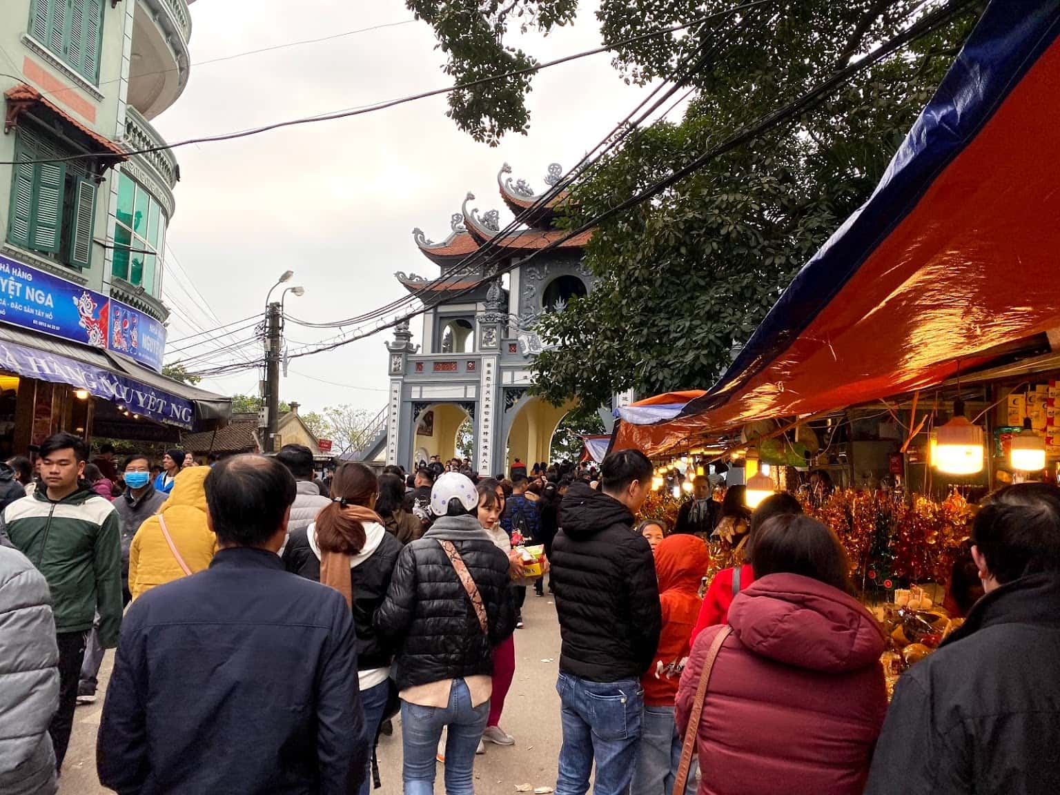 phu tay ho dia diem vui choi dip le tet o ha noi