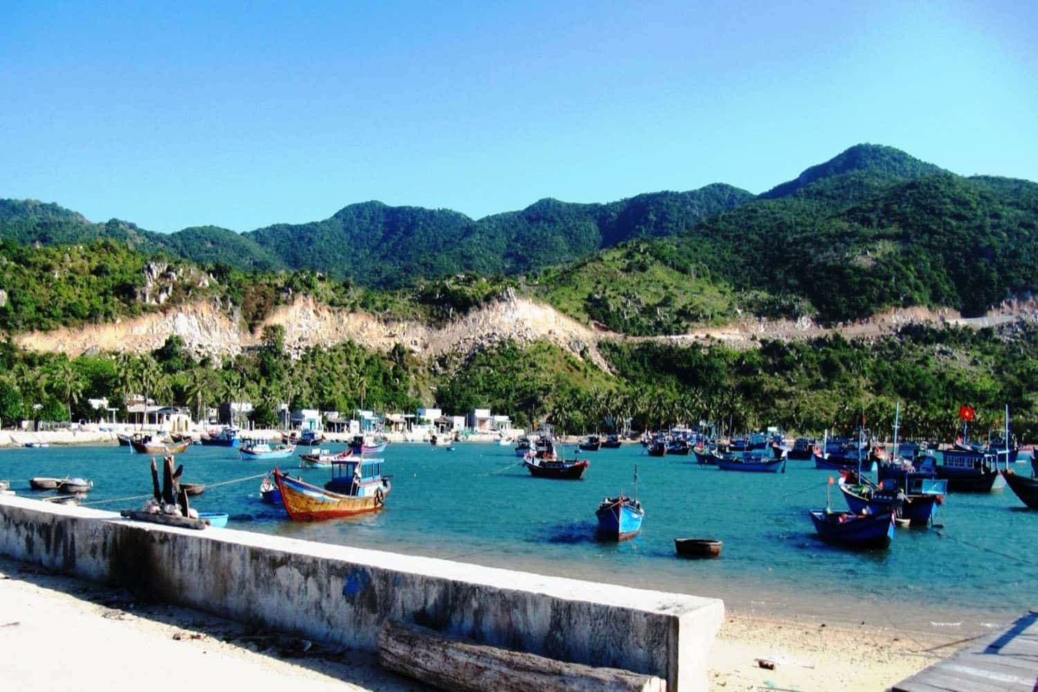  tham-quan-bien-ninh-chu-nha-trang