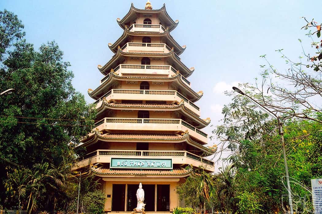 thiet ke cua chua giac lam sai gon 