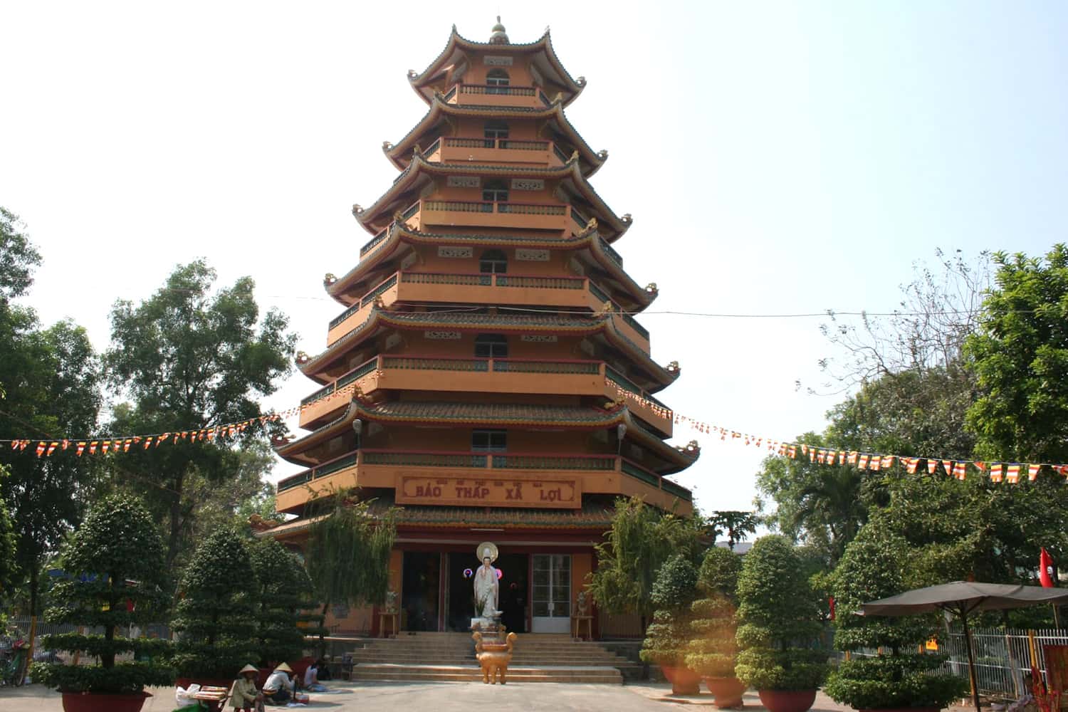 thiet ke cua chua giac lam sai gon 