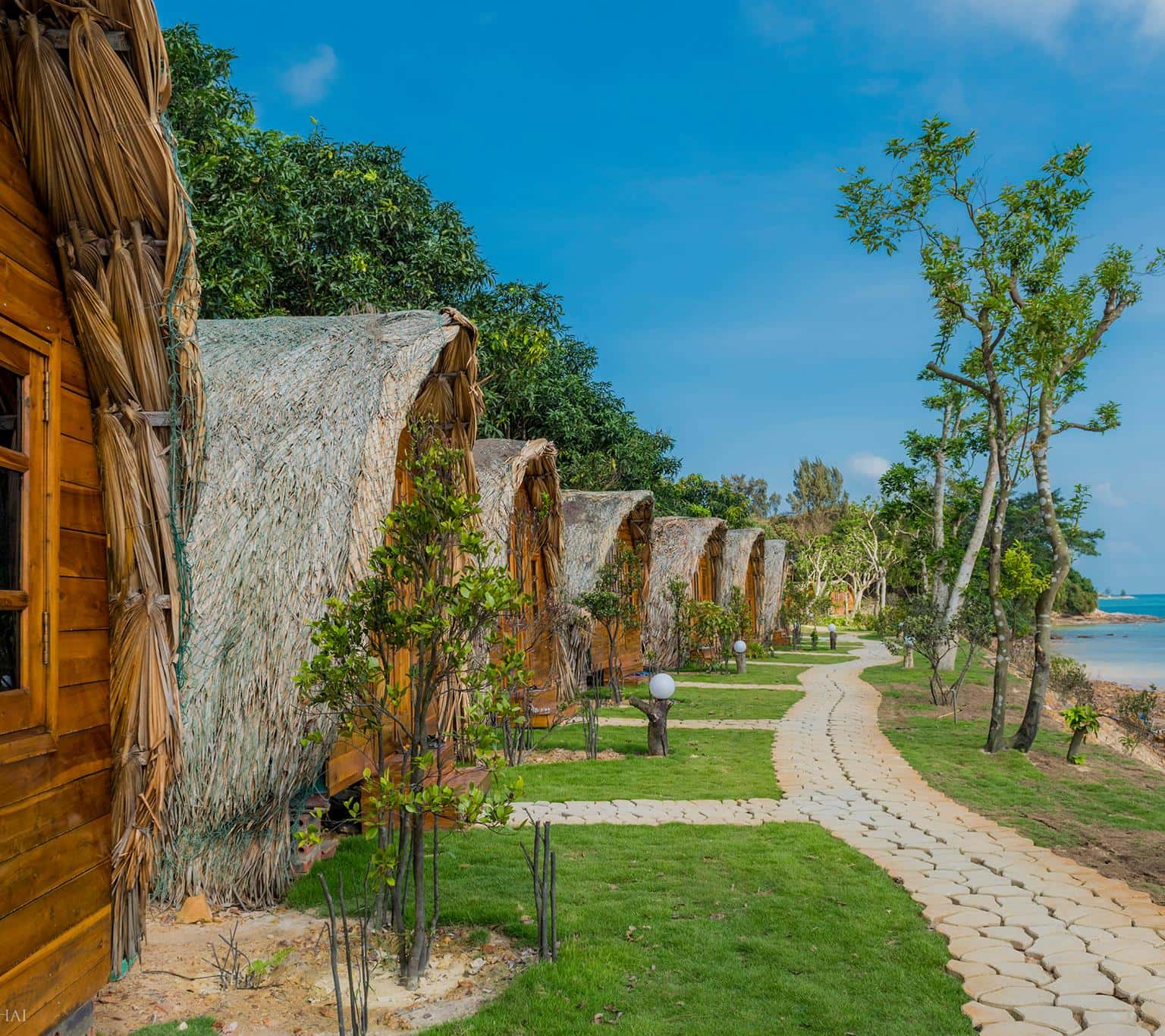 Coto Village – Khu nghỉ dưỡng tuyệt đẹp trên bờ biển Cô Tô