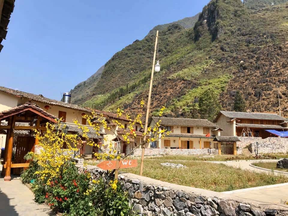 Meo Vạc H'mong Ecolodge: Đắm mình trong Homestay tựa núi tuyệt đẹp