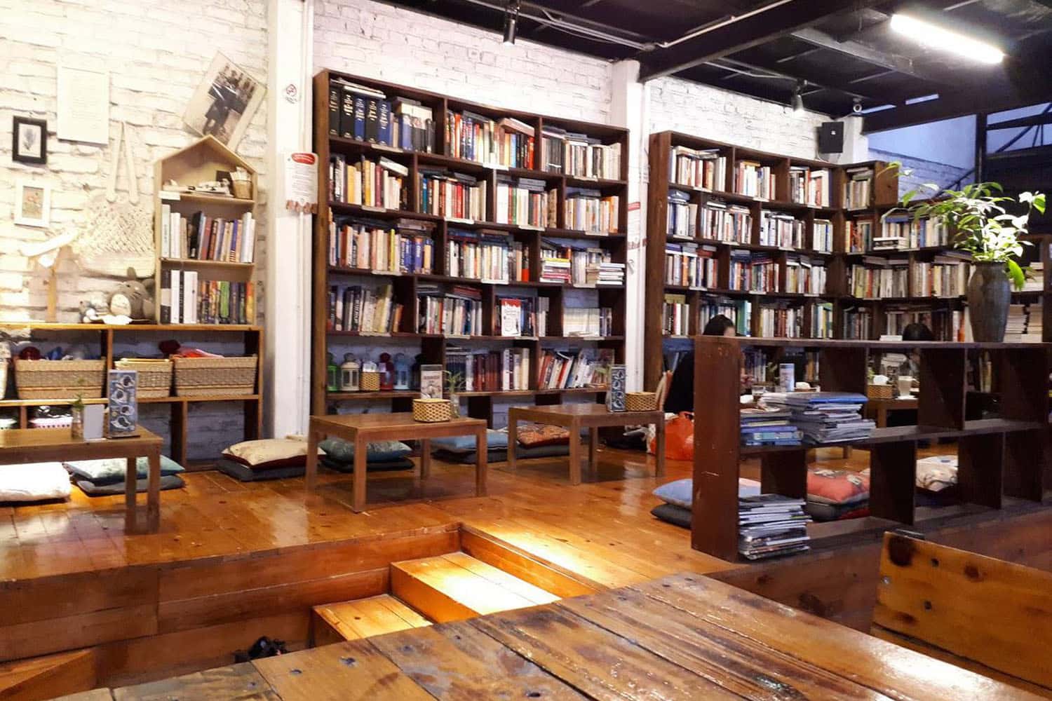to chim xanh quan cafe sach ha noi