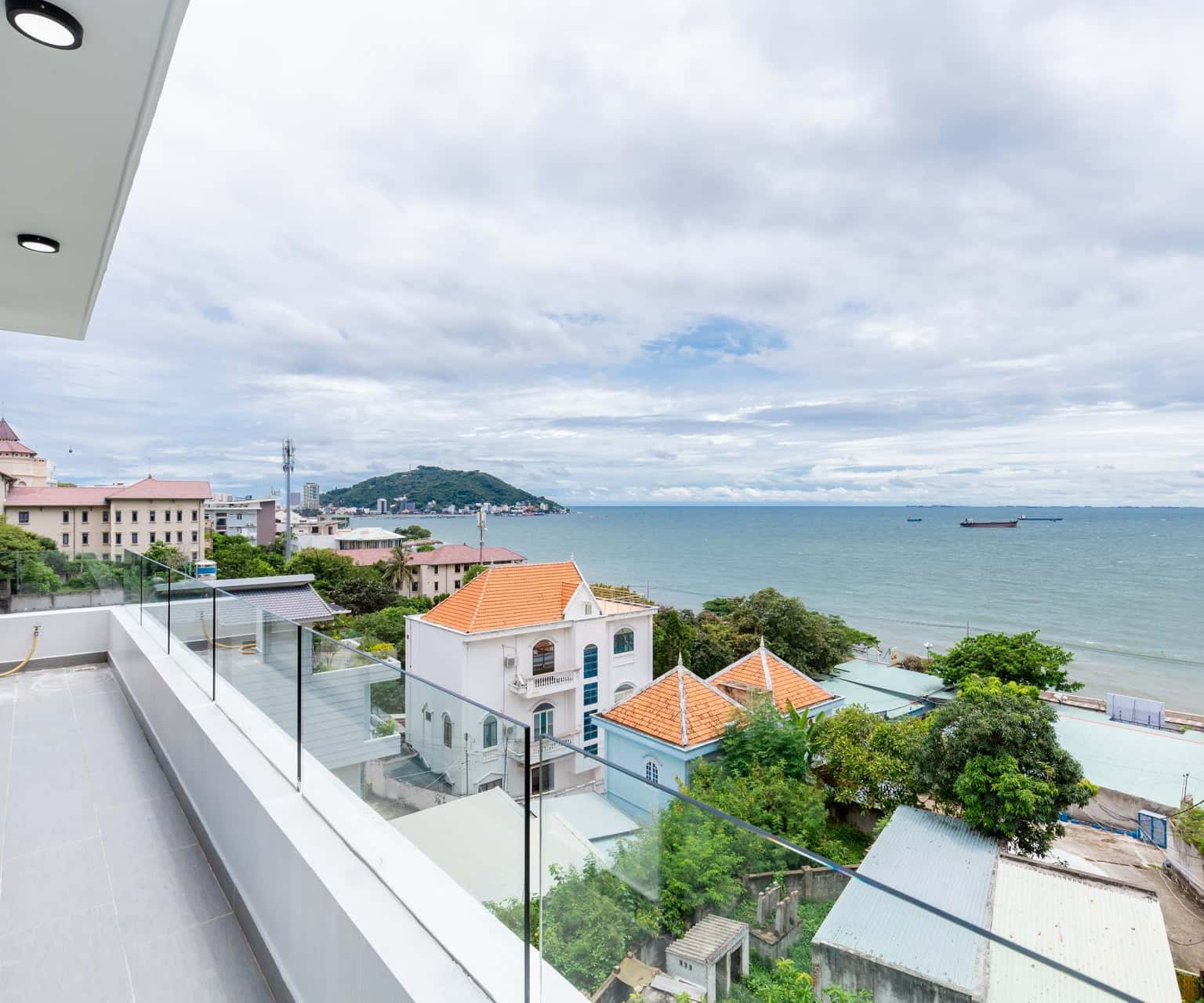 ban cong tran duy 425atp villa vung tau
