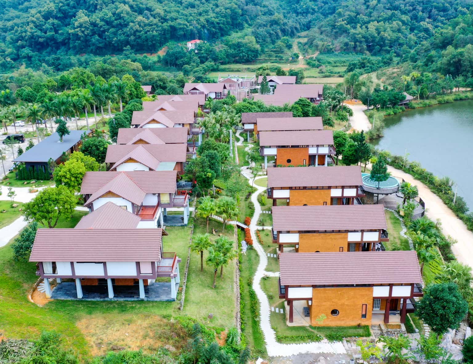 khuon vien thang may village ba vi