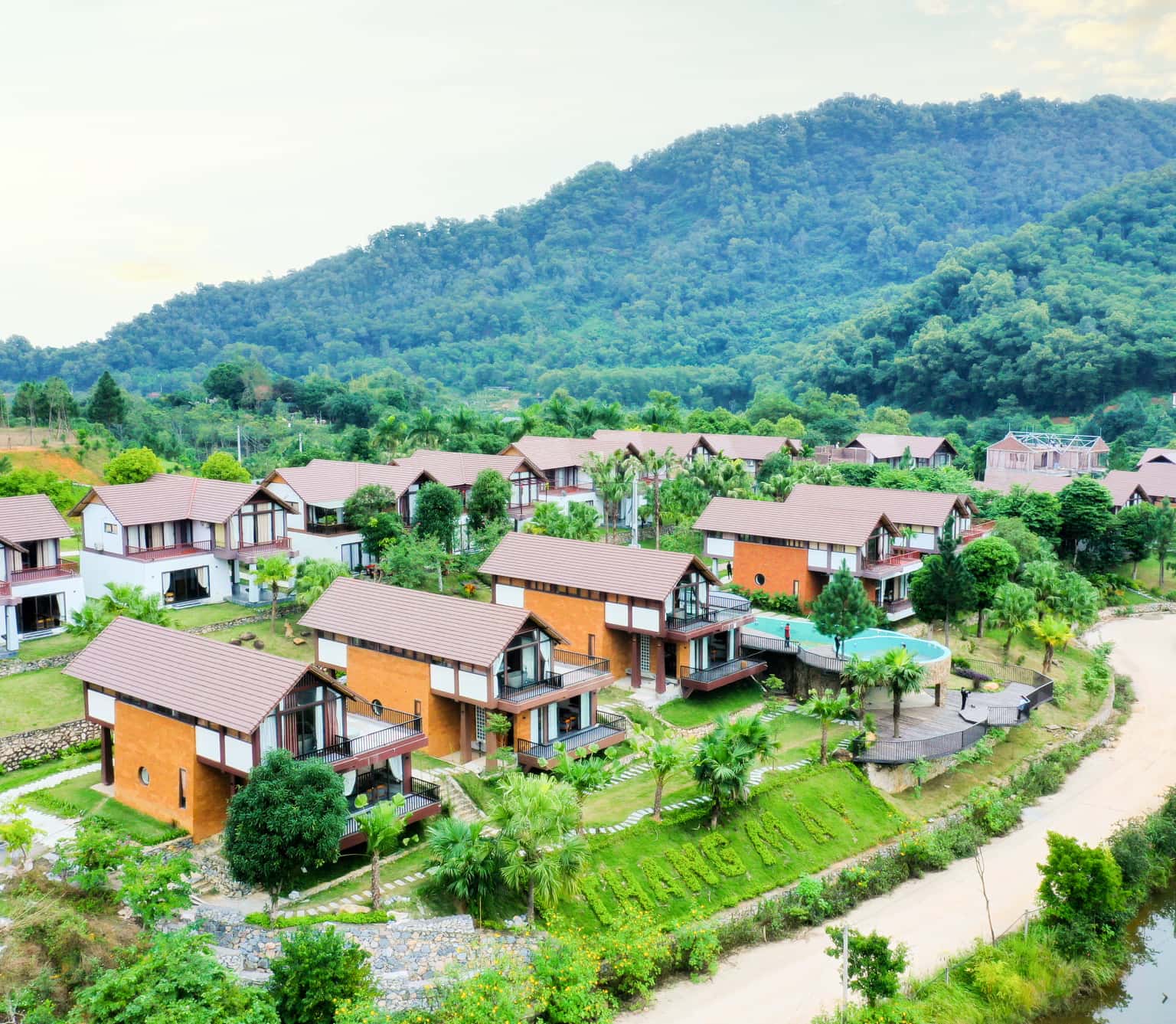 khuon vien thang may village ba vi