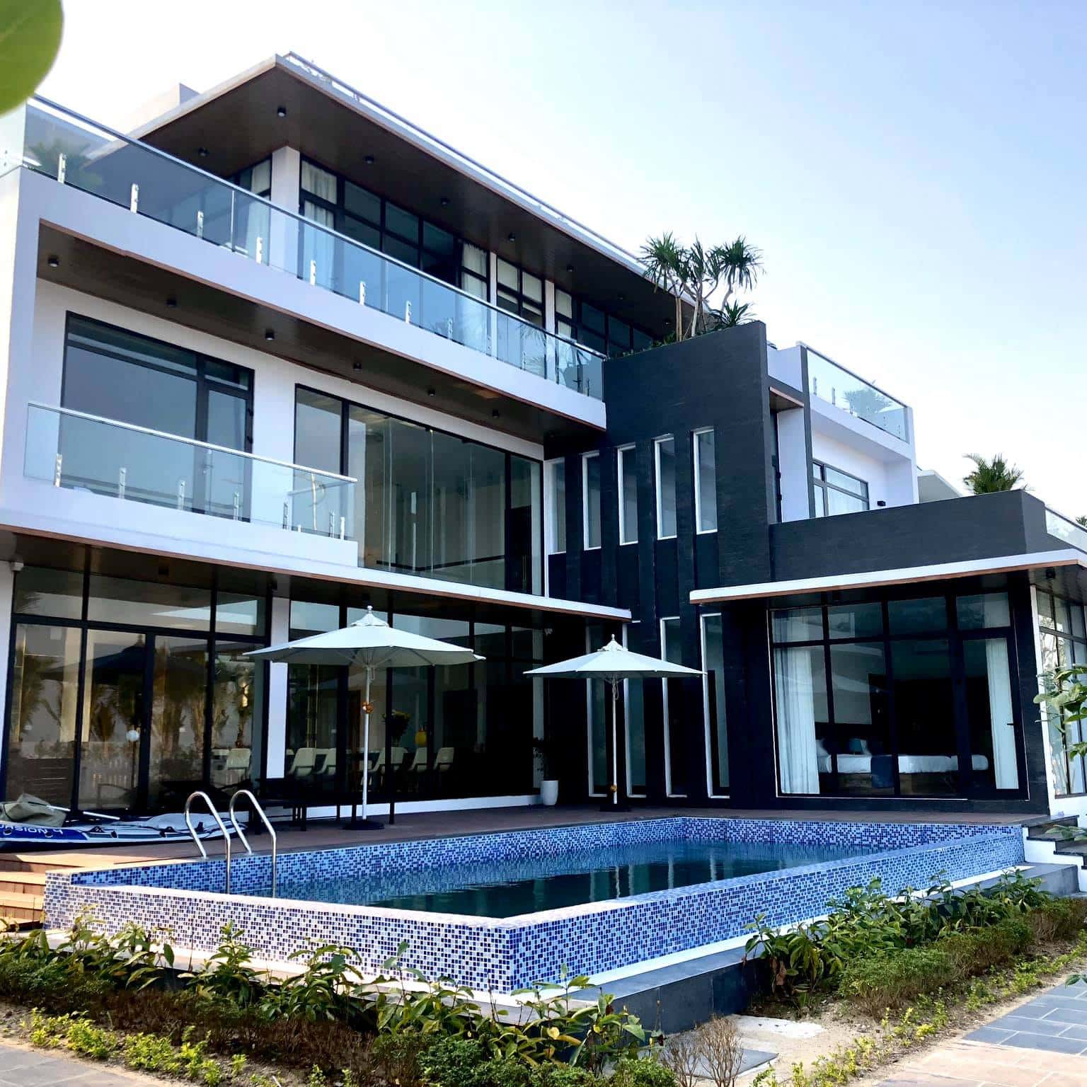 justfly zenna villa tuan chau ha long