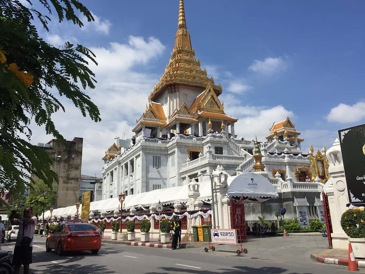 justfly chua phat vang hanoi bangkok pattaya