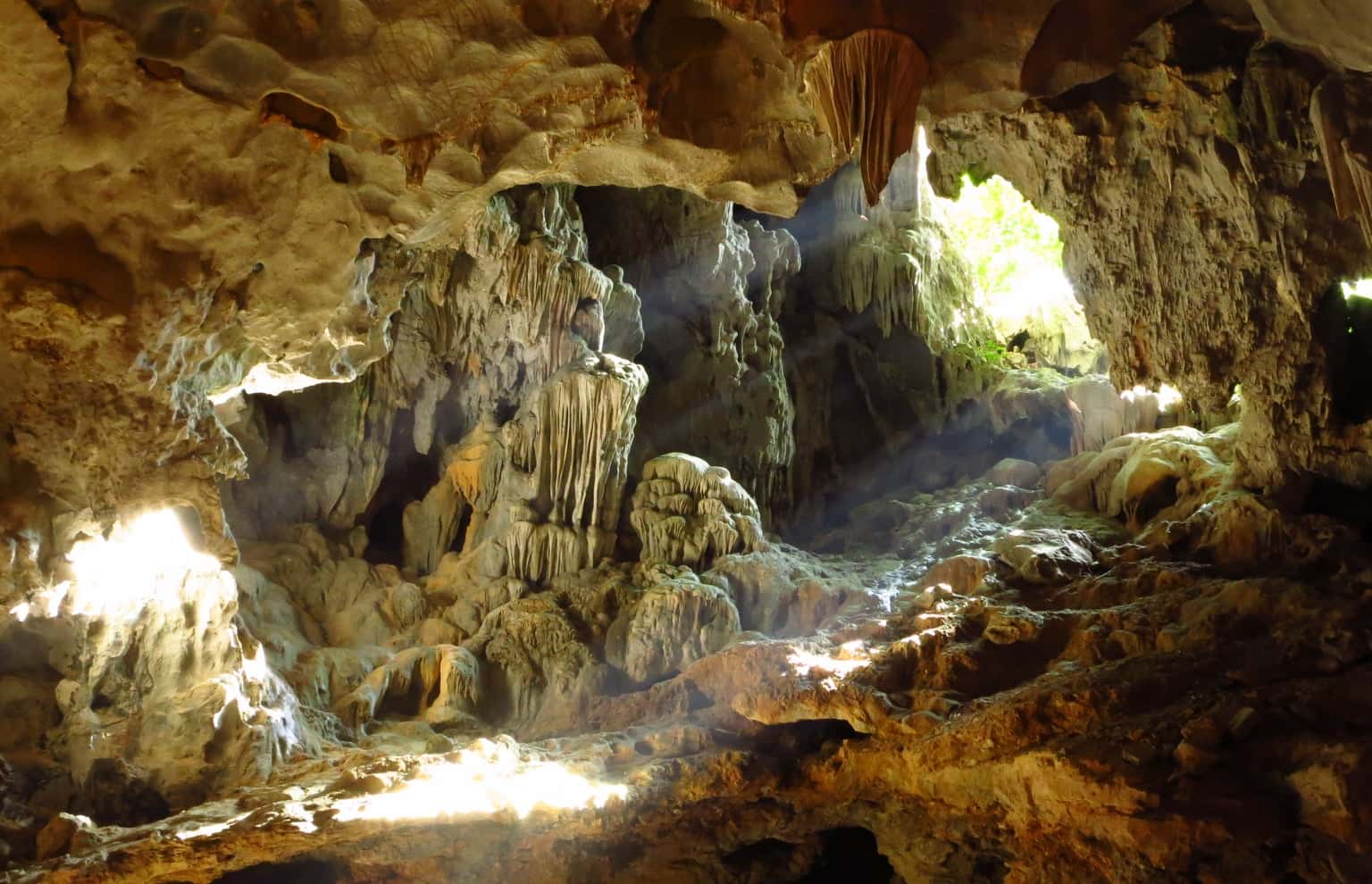 justfly sung sot cave ha long