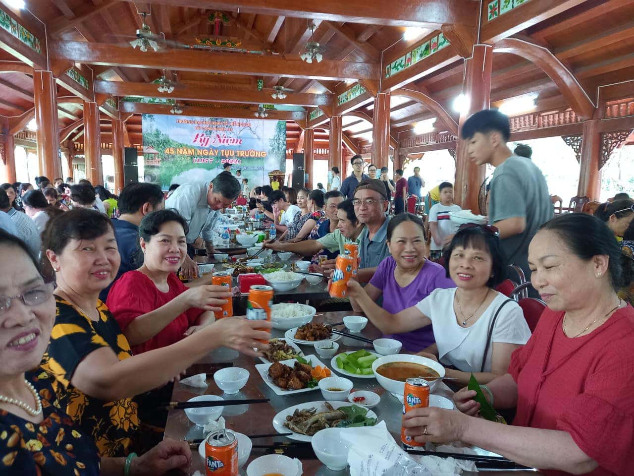 justfly thien son suoi nga ba vi