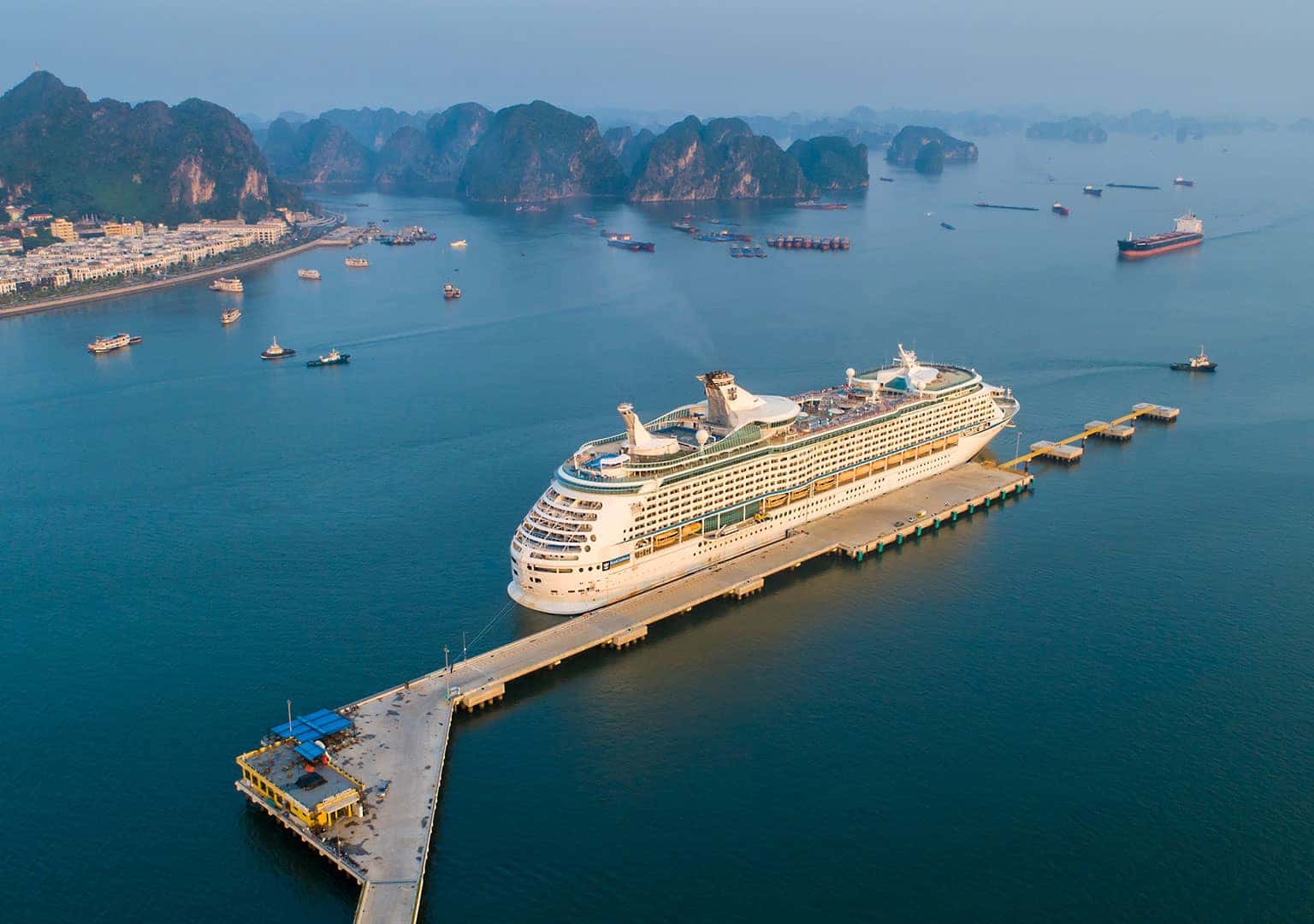 justfly cang tau ha long