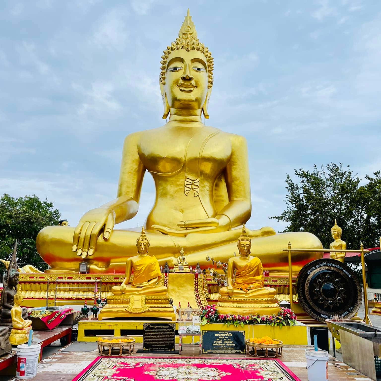 justfly wat phra yai pattaya thailand