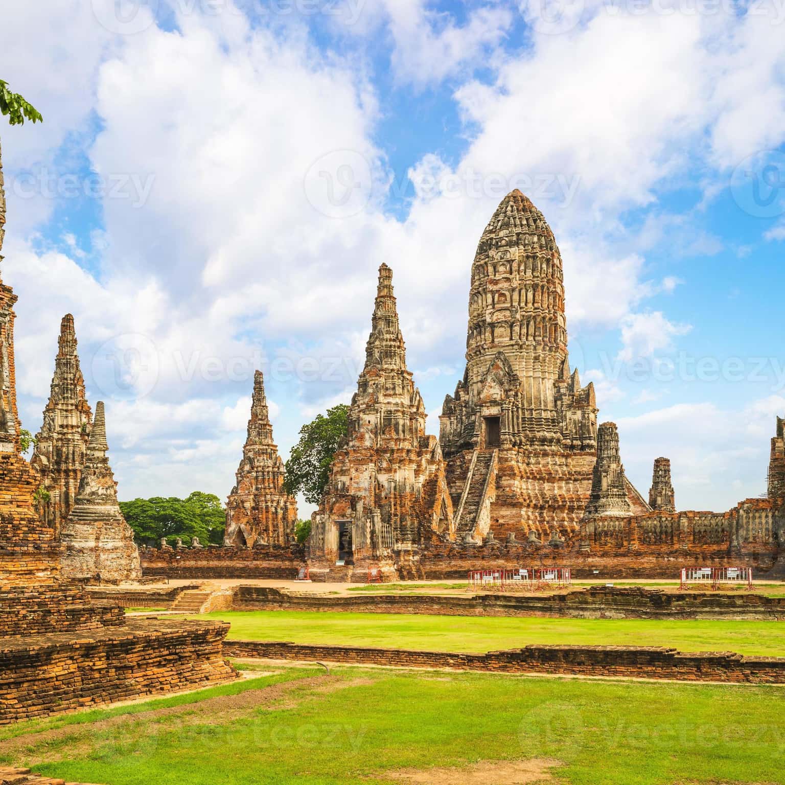 justfly wat chaiwatthanaram ayutthaya thailand