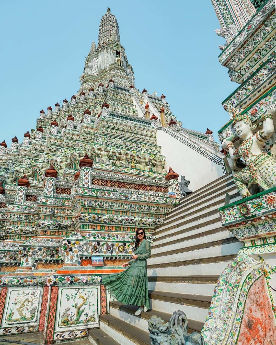 justfly chua wat arun bangkok thailand