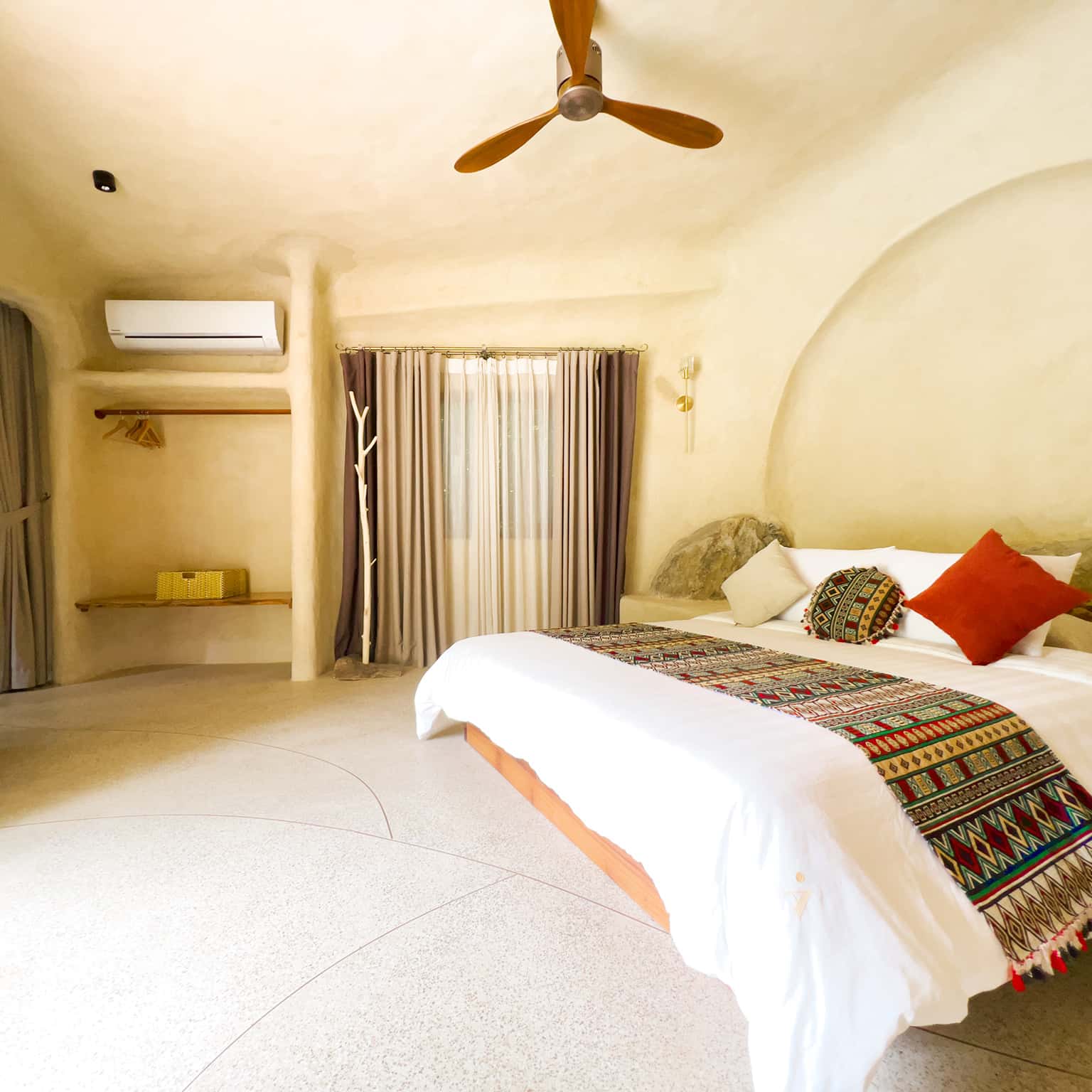 room1 amaya retreat soc son