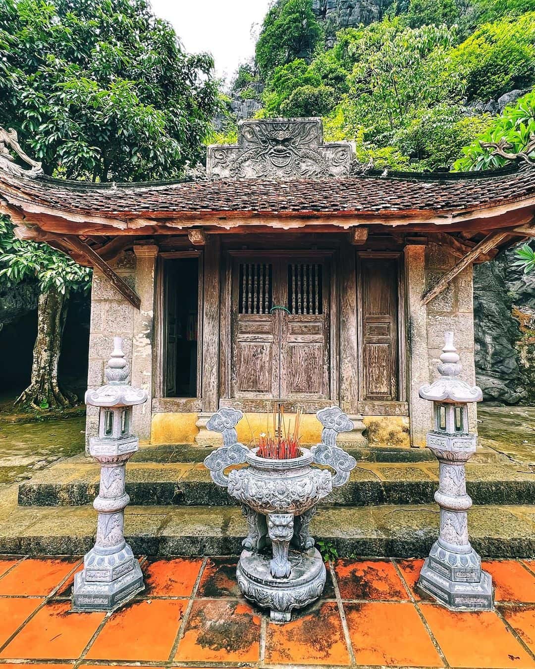 justfly chua bich dong ninh binh