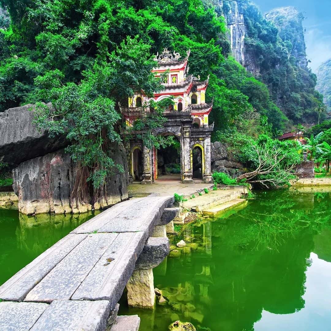 justfly chua bich dong ninh binh