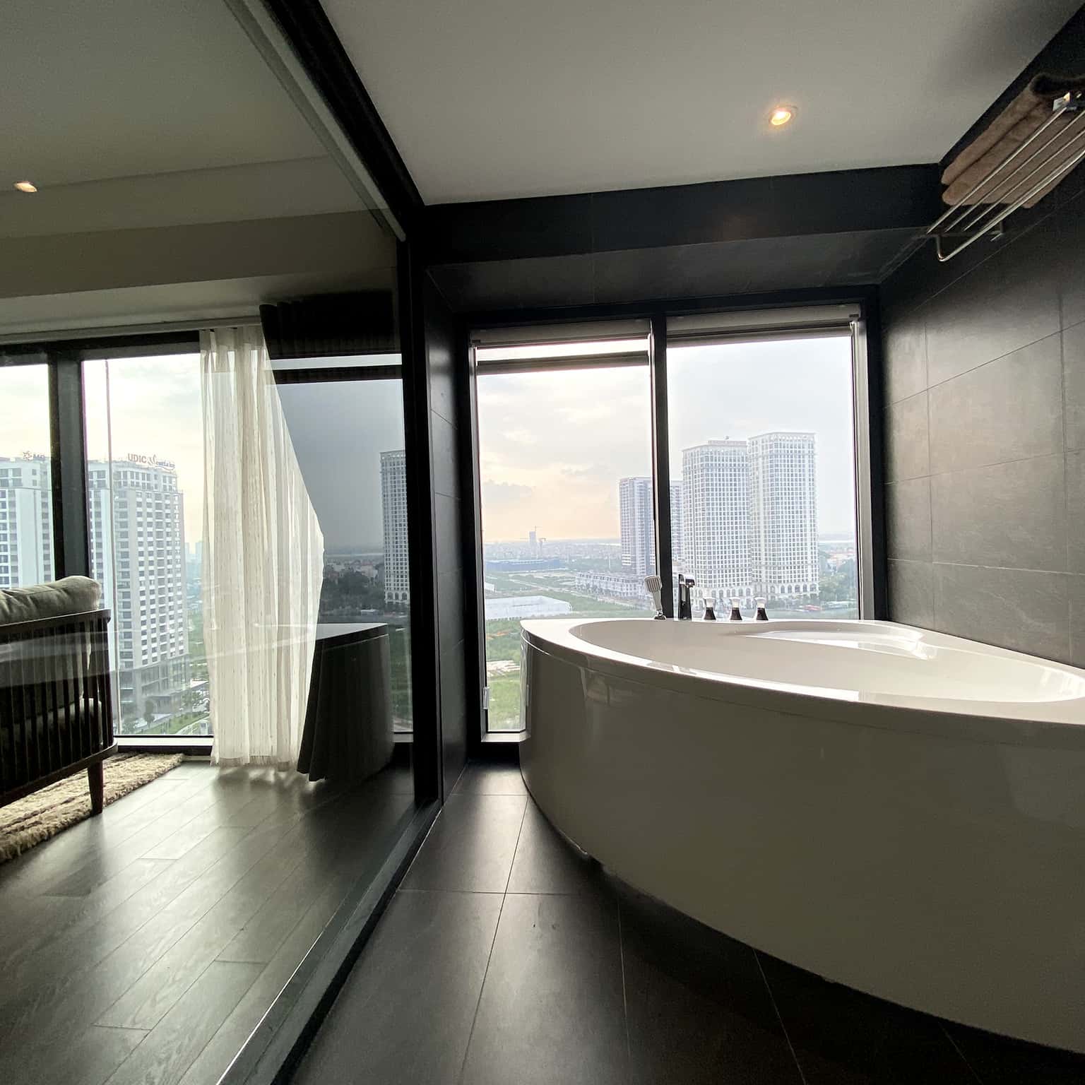 M Pentstudio Indochina，西湖 — 照片 5