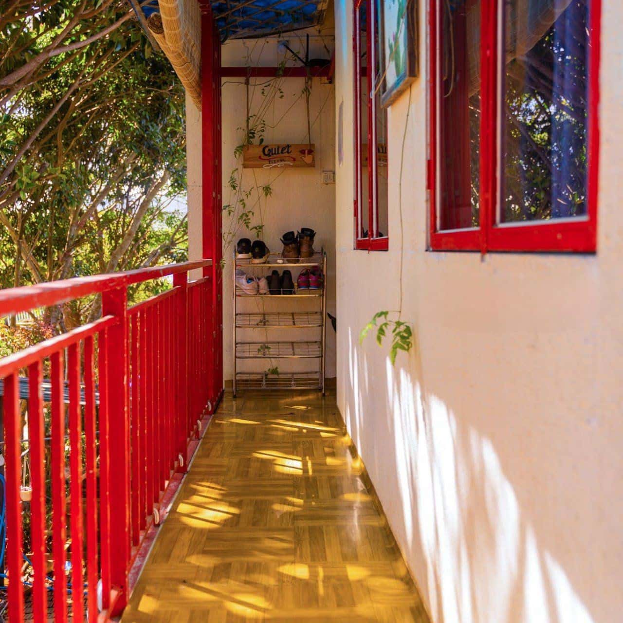 justfly giuong tang the lake house da lat