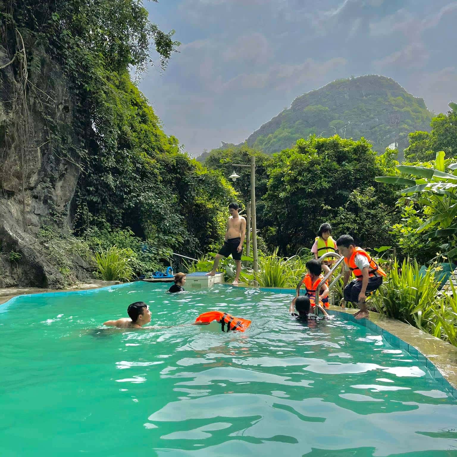 justfly trang an lamia bungalow ninh binh