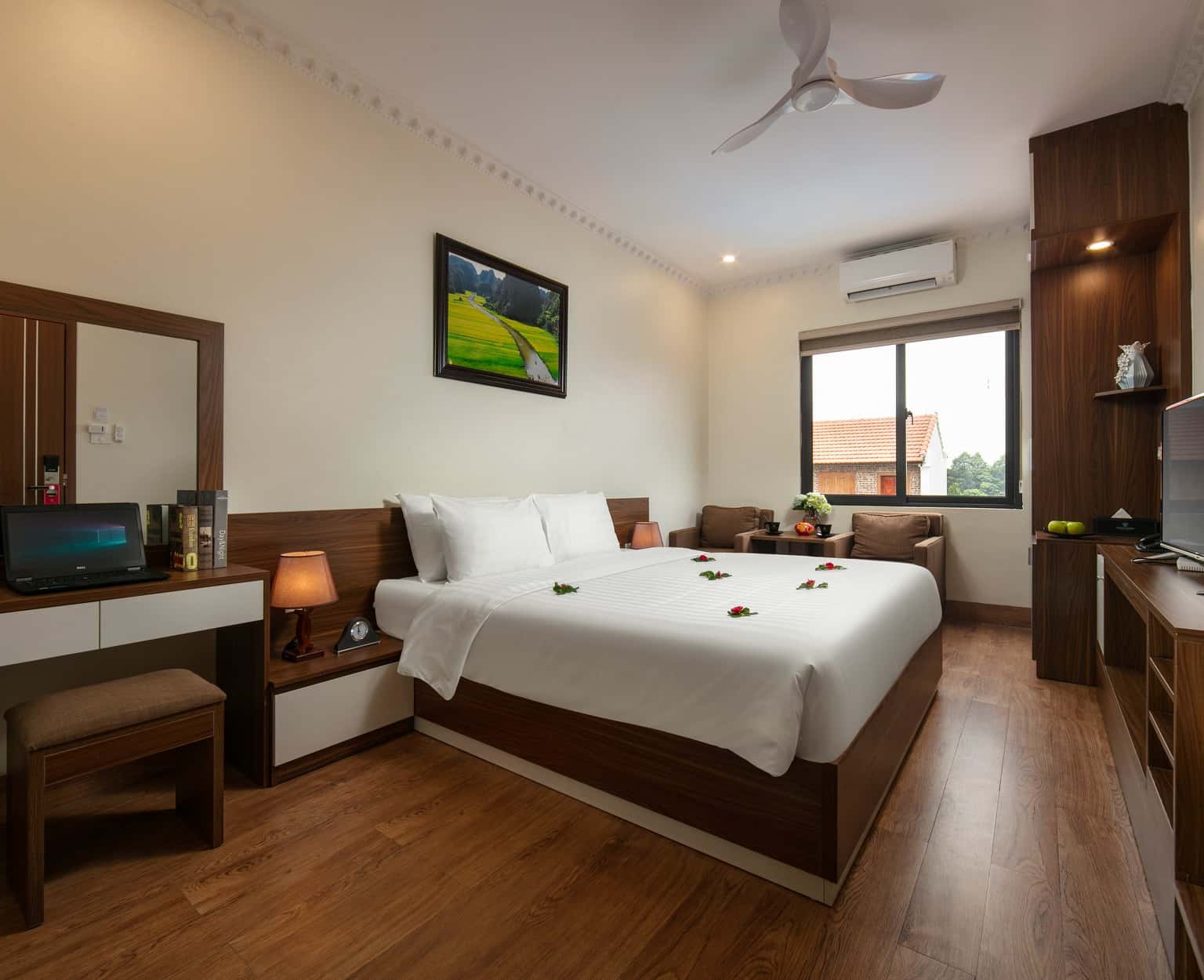 justfly deluxe double pool view tam coc holiday hotel & villa ninh binh