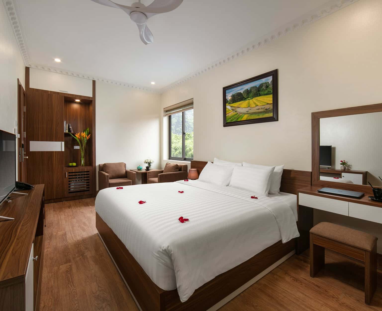 justfly deluxe double mountain view tam coc holiday hotel & villa ninh binh
