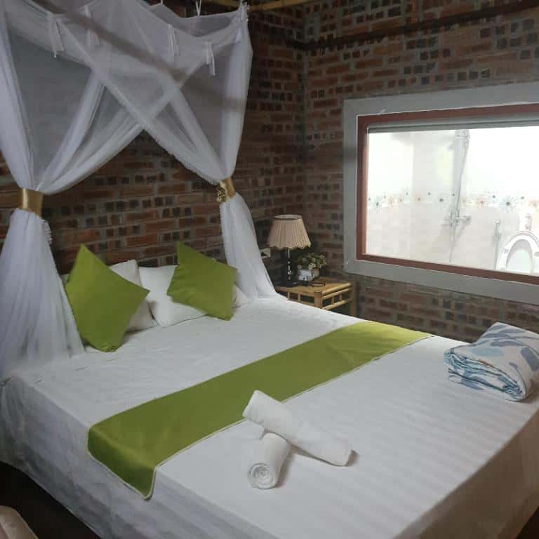justfly queen room tam coc lake view homestay ninh binh