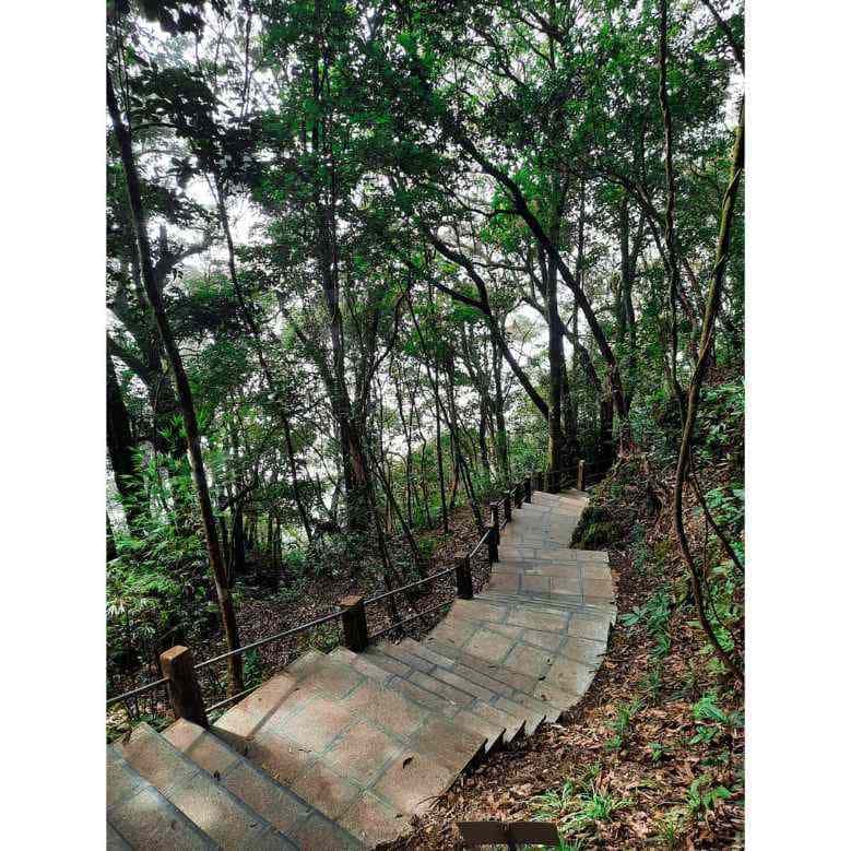 den thuong ba vi