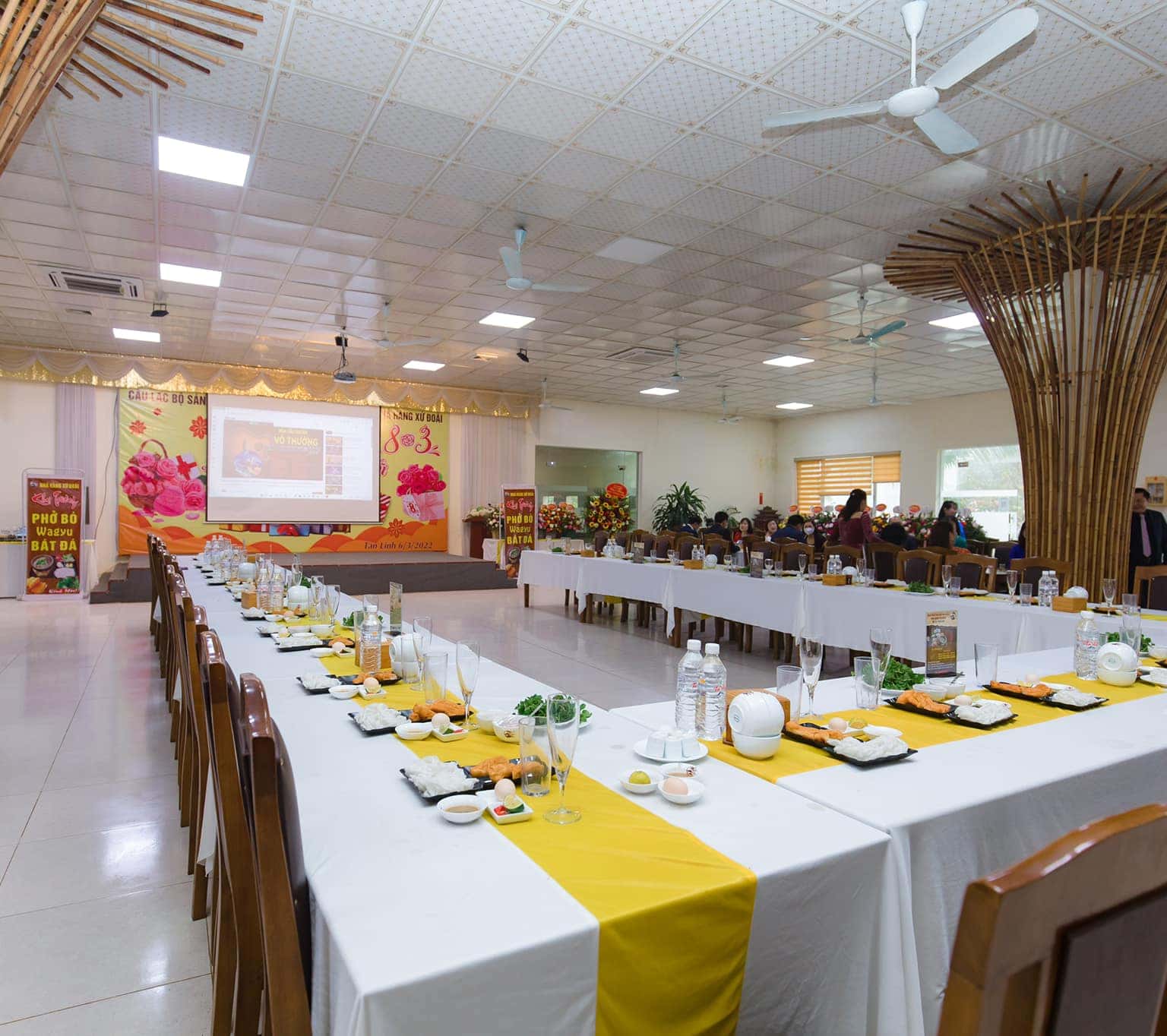 nha hang vuon am thuc xu doai ba vi 