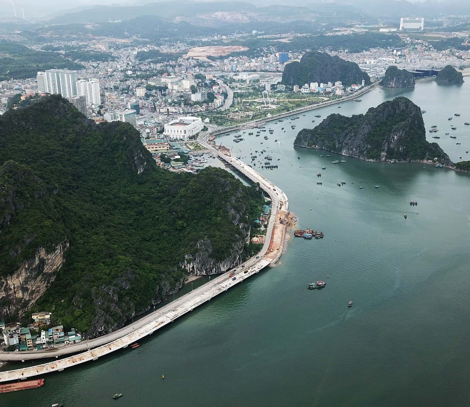 nui bai tho ha long
