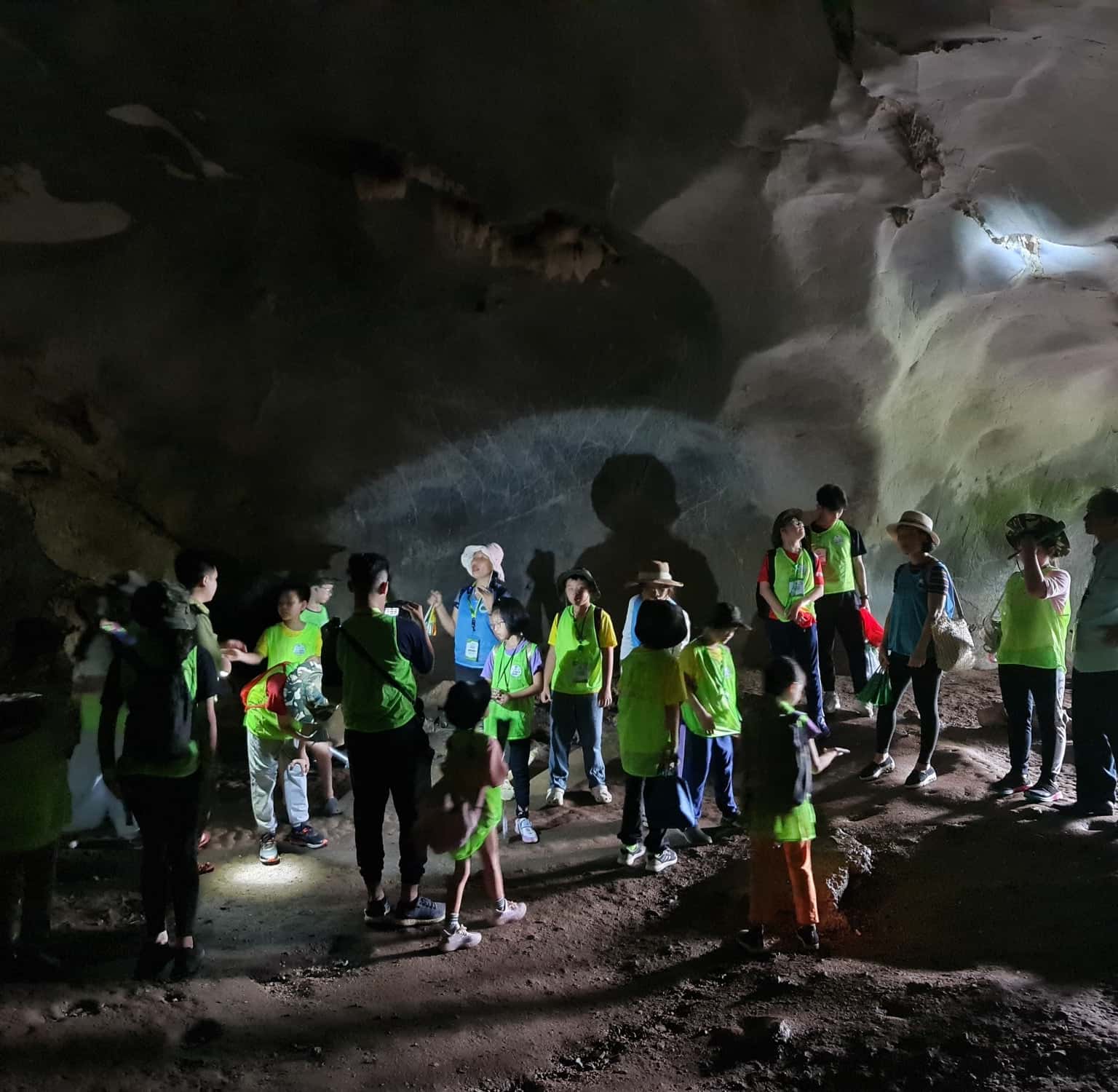 dong nguoi xua cuc phuong national park ninh binh 