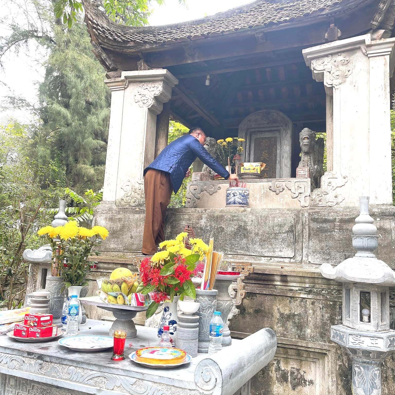 lang mo ngo quyen son tay ha noi