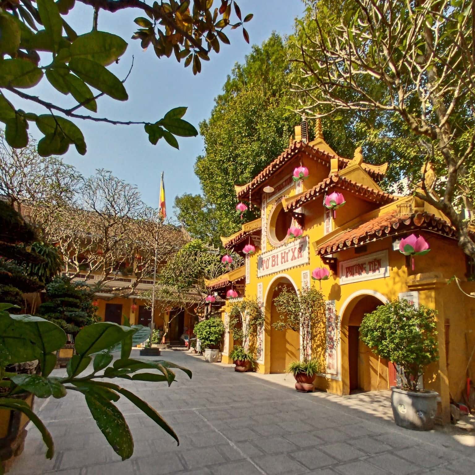 chua quan su ha noi 