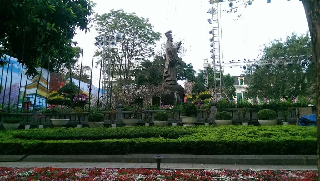 vuon hoa ly thai to ha noi 