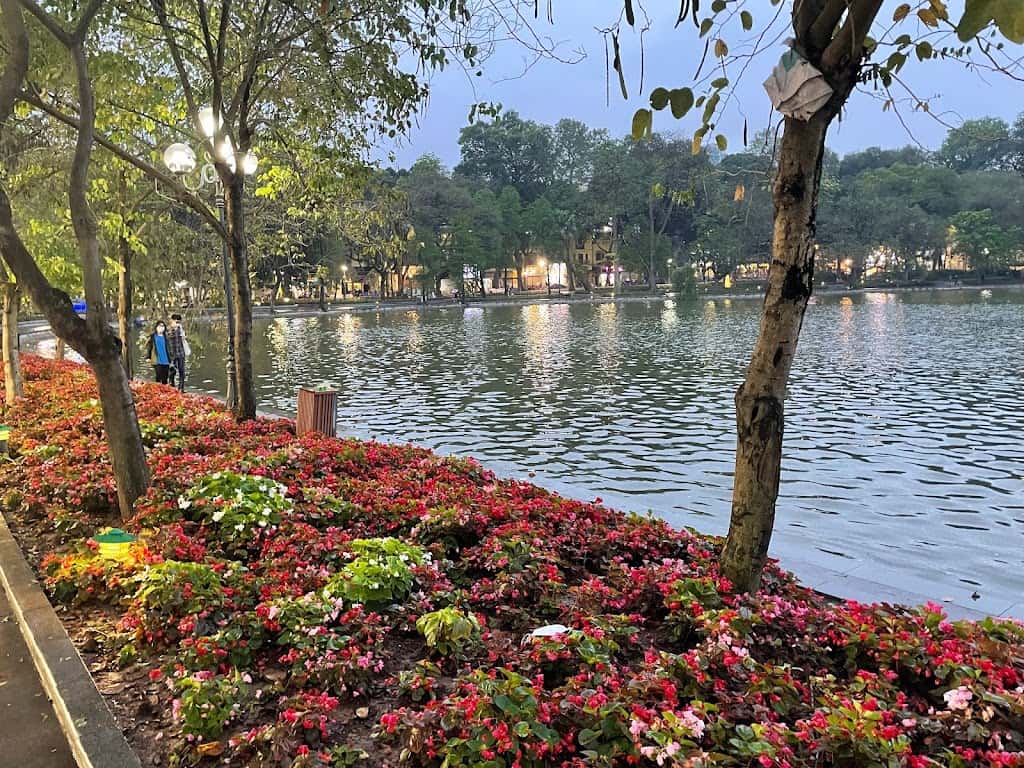 vuon hoa ly thai to ha noi 